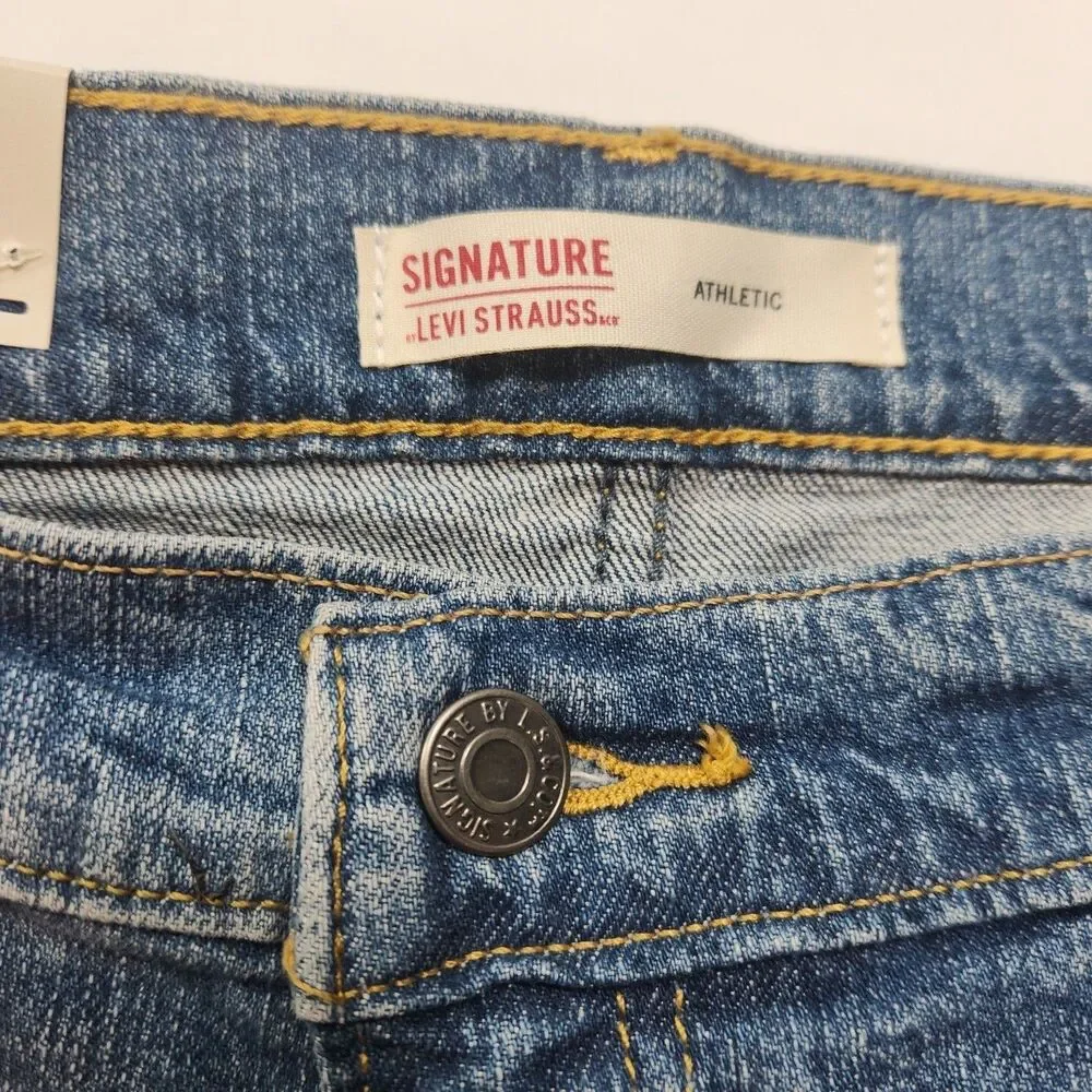 Levi's Strauss Signature Jeans Athletic Fit Size 40 x 30 Medium Wash Blue Denim
